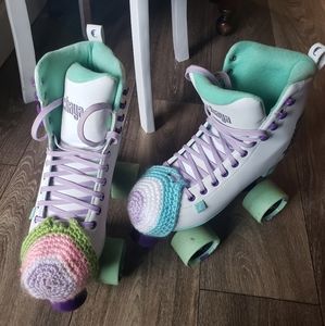 Chaya Melrose Roller Skates with extra laces, box